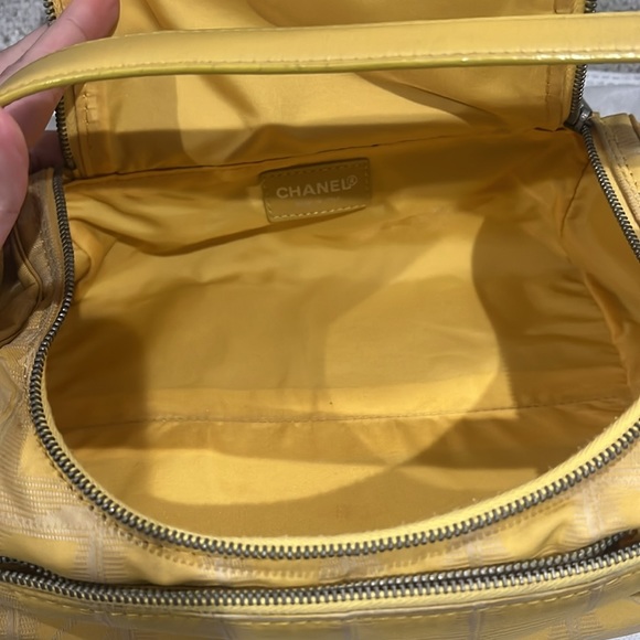 Chanel travel line make up bag - Picture 3 of 7